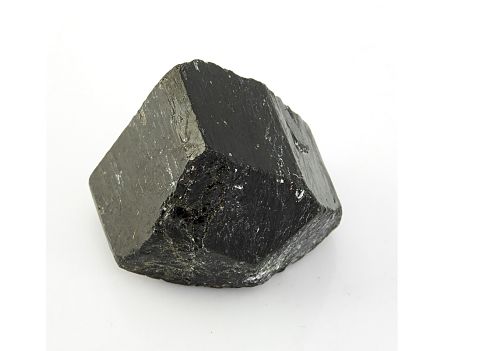 Шерл, чёрный турмалин или шерлит — камень ведьм