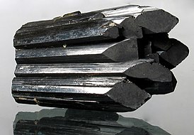 Камень шерл (черный турмалин): свойства и кому подходит