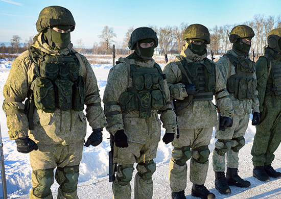 Экипировка ратник, российское боевое обмундирование 3-го поколения, комплектация: рюкзак-ранец, бронежилет, шлем и военное снаряжение