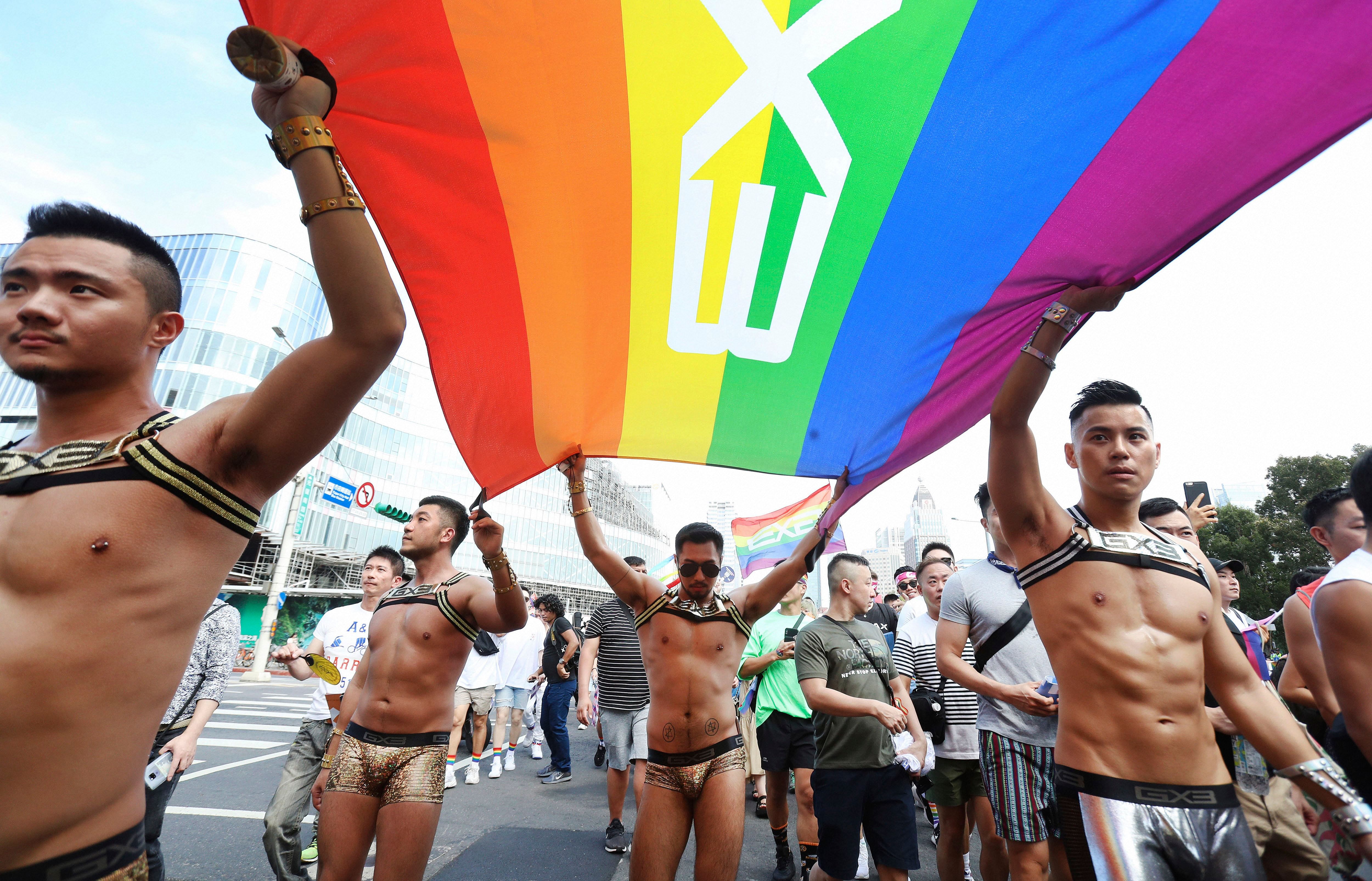 Апэ:википедия о гомосексуализме — традиция