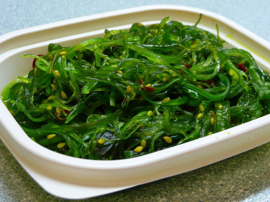 "чука" салат - морские водоросли, которые подарят вам приятный вкус и пользу здоровью!