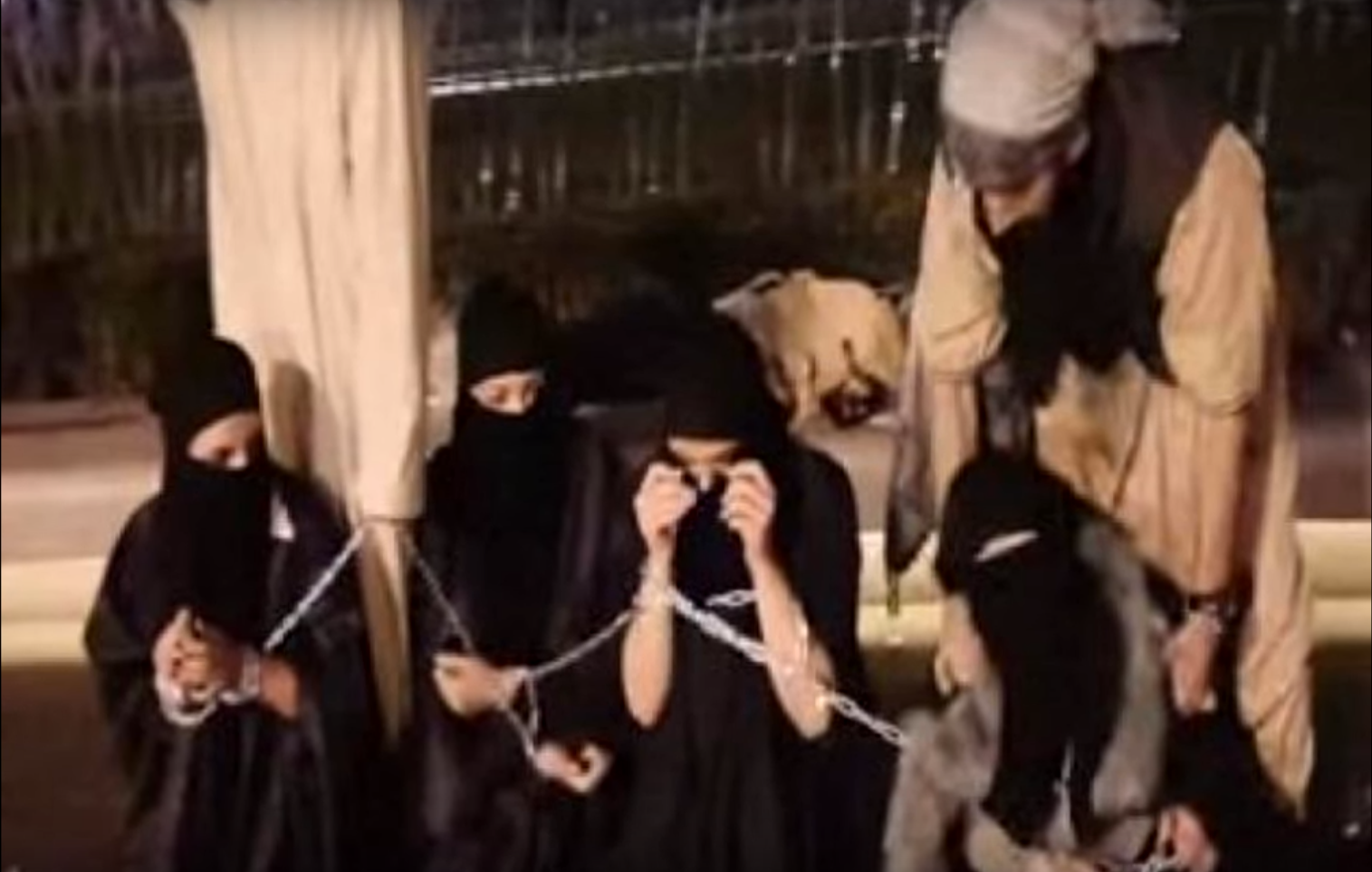 Молодые девушки попали в рабство. Торговля женщинами в ИГИЛ.