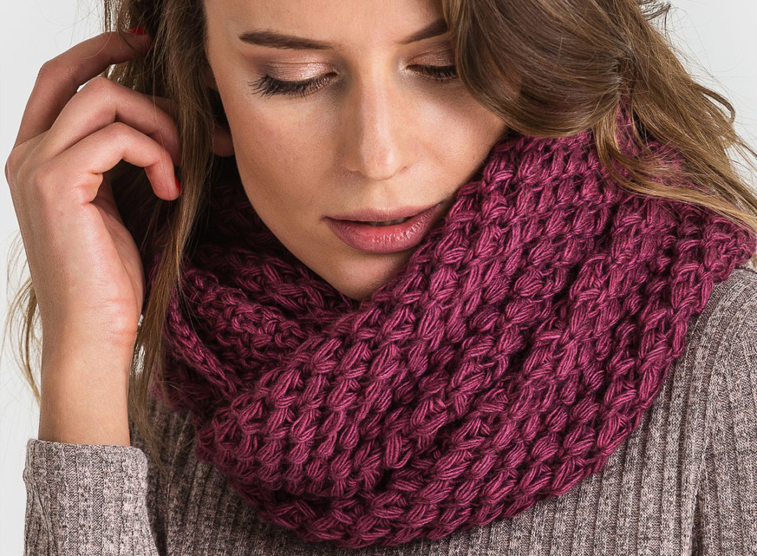 Как правильно носить шарф снуд: с чем одевать и как завязывать
