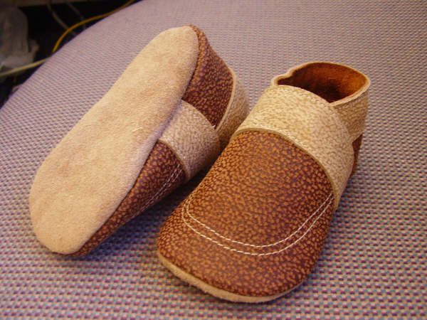 Как сочетать модные слипоны с разными образами