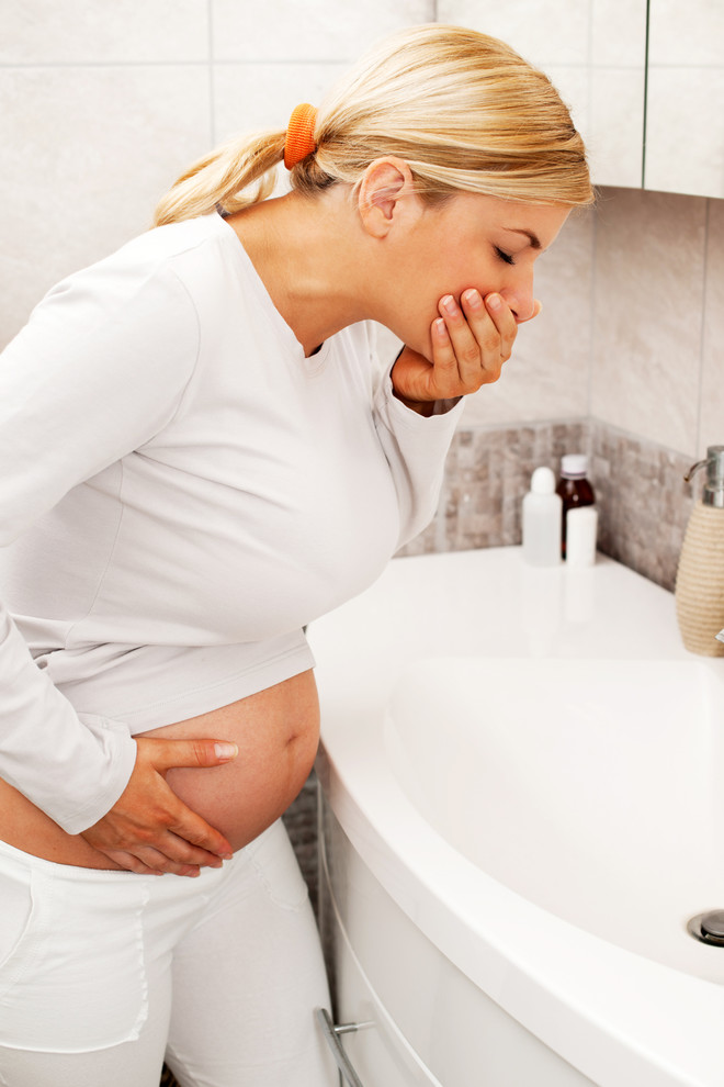 Токсикоз при беременности на ранних сроках: как избавиться и бороться с ним, с чего начинается, на каком сроке начинает тошнить, что делать при тошноте и как облегчить состояние, что помогает при токсикозе сильной степени, таблетки и средства при рвоте