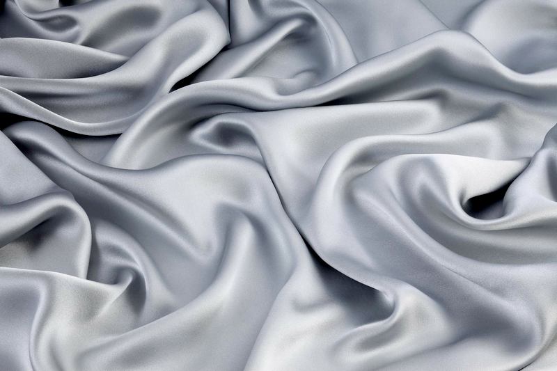 Натуральный шёлк: плюсы и минусы применения ткани
