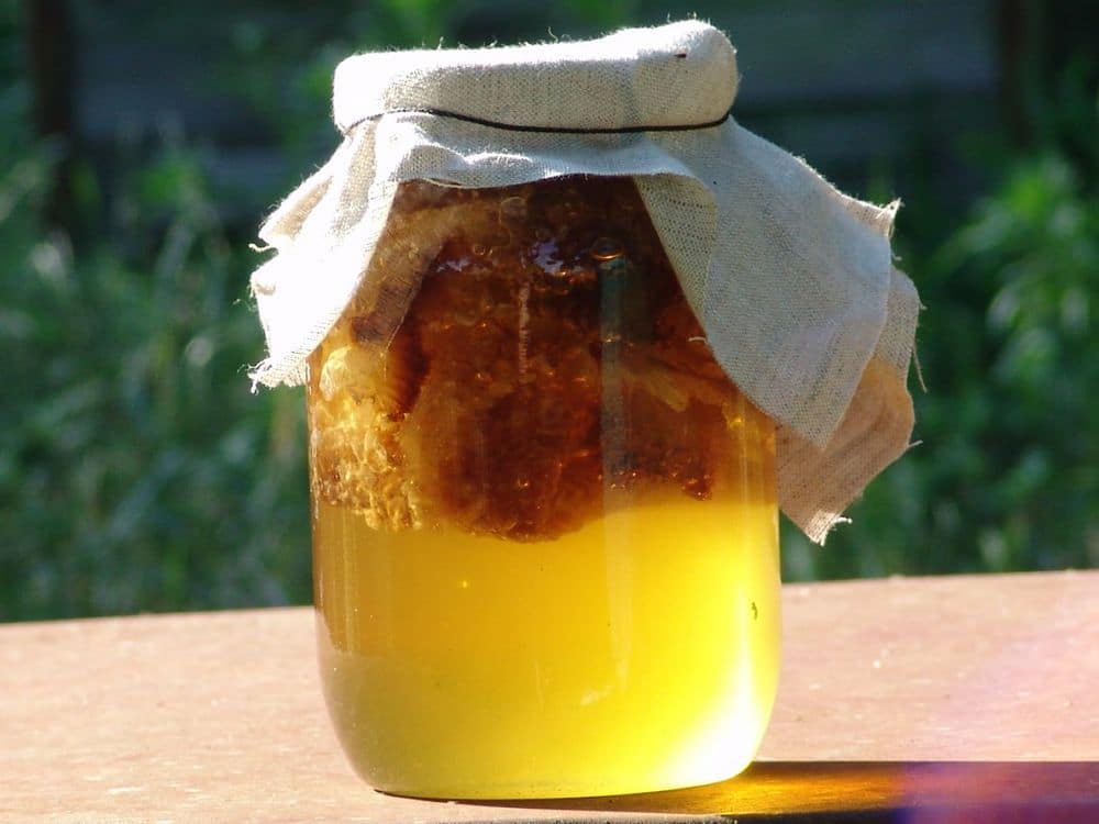 Забрус пчелиный — лечебные свойства, применение, состав