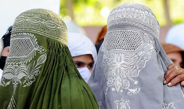 В чем отличия хиджаба, паранджи и других мусульманских головных уборов