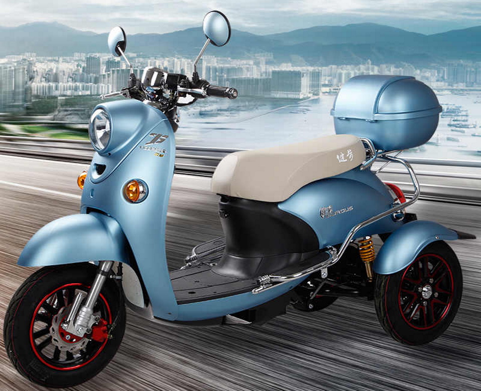 Трициклы российского. Электроскутер Yuki 3 колеса. Трицикл 2022. Трехколесный Scooter. Электрон трицикл.