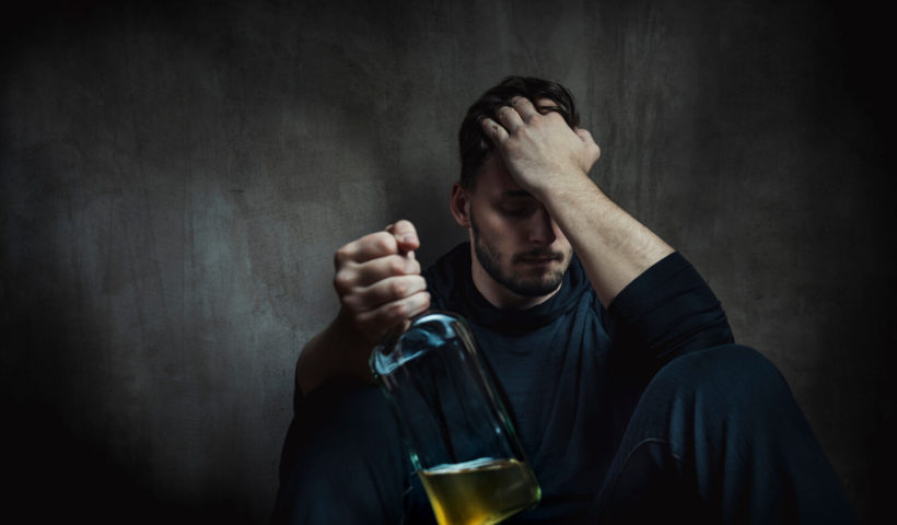 Абстинентный синдром при алкоголизме: основные признаки и симптомы, длительность течения и способы лечения в домашних условиях