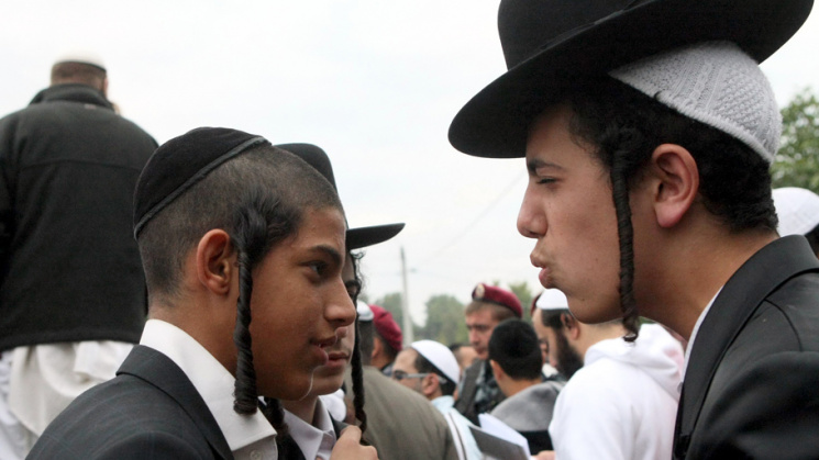 Что такое пейсы у евреев, зачем нужна шапочка и что это все символизирует