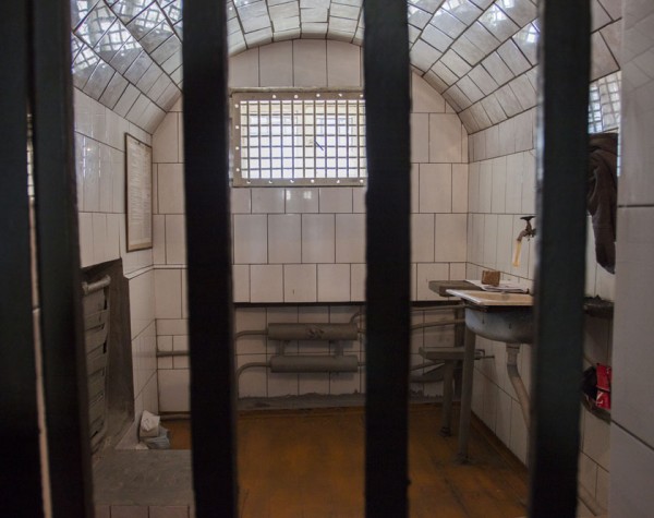 Условия содержания заключенных в дисциплинарном помещении тюрьмы — карцере