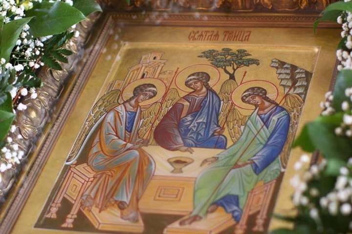День святой троицы. празднование и народные традиции -  биографии и справки - тасс
