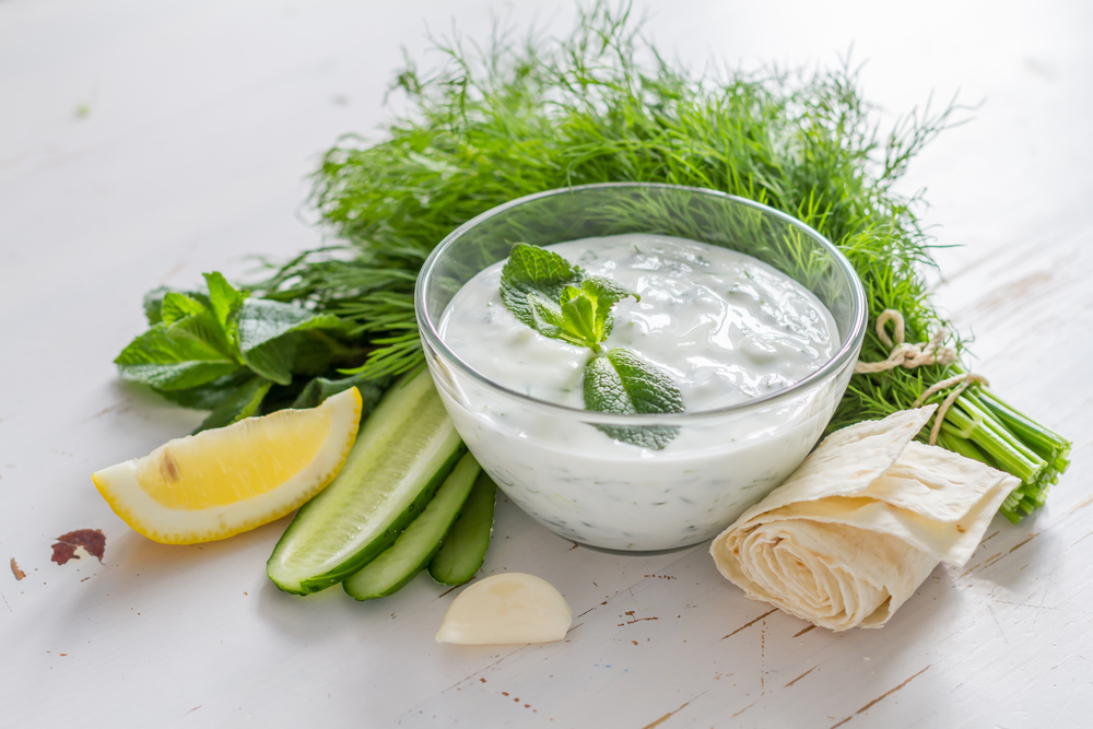 В чем разница между обычным йогуртом и греческим?