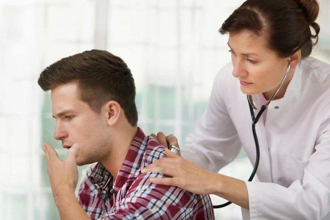 Приступообразный сухой кашель у взрослого – причины и методы лечения