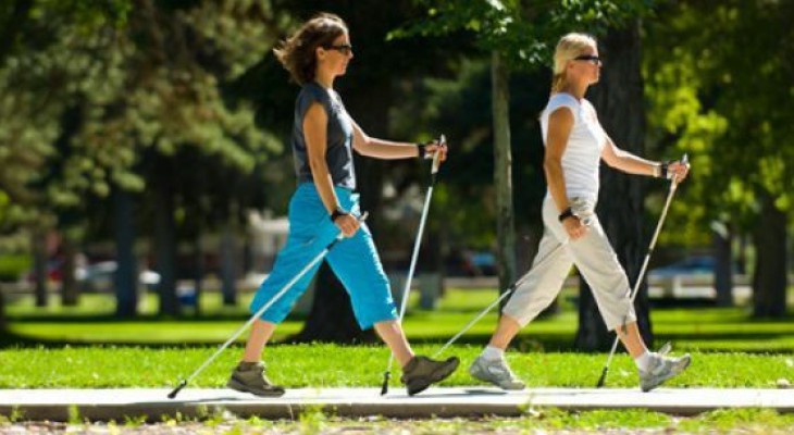 Скандинавская ходьба с палками: польза и вред, противопоказания и техника - правила разминки и правильного дыхания для начинающих и пожилых